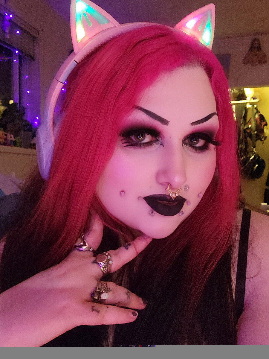Urhotgothgf (@urhotgothgf), OnlyFans creator