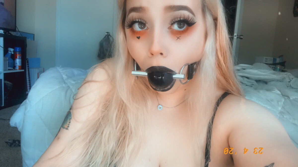 Urlocalgothgirl (@urlocalgothgirl), OnlyFans creator