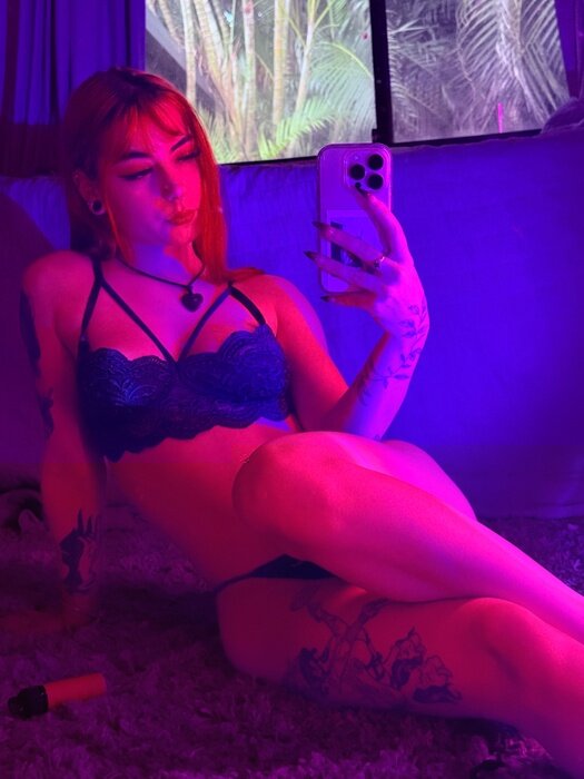 Urmanicpixiedreamgirl (@urmanicpixiedreamgirl), OnlyFans creator