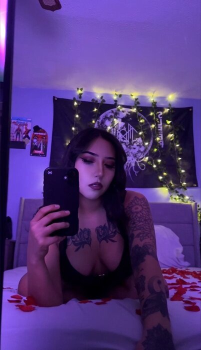 Urmomslefttit (@urmomslefttit), OnlyFans creator