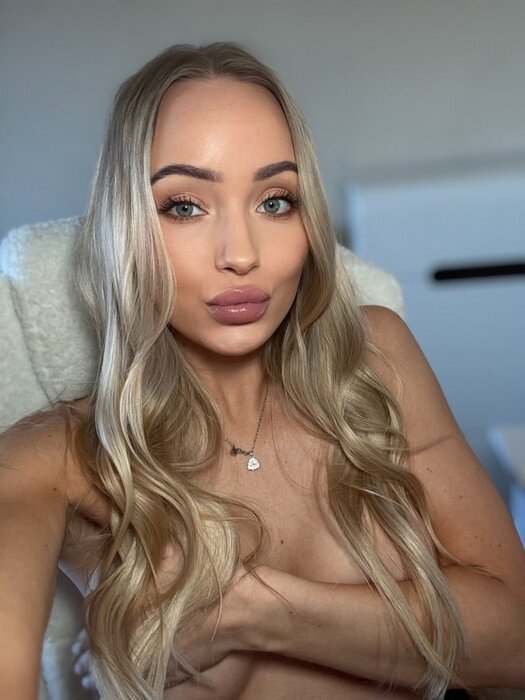 Uronlyeva (@uronlyeva), OnlyFans creator