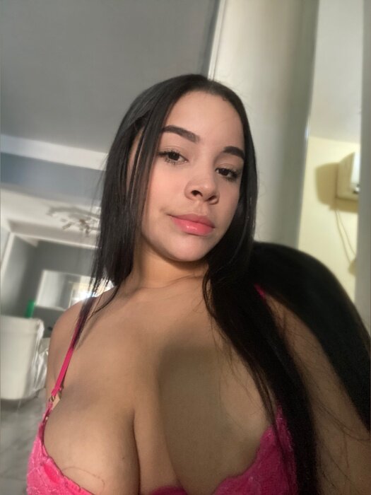 Vale18vale (@vale_18vale), OnlyFans creator