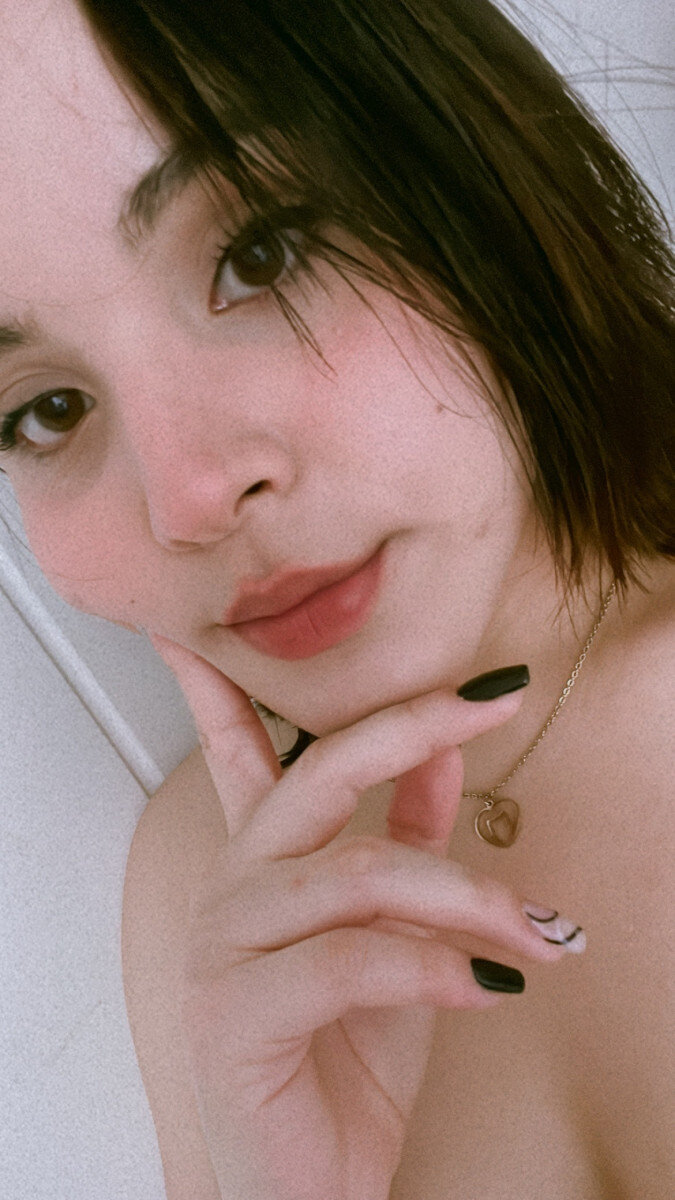 Valen (@valenibi), OnlyFans creator