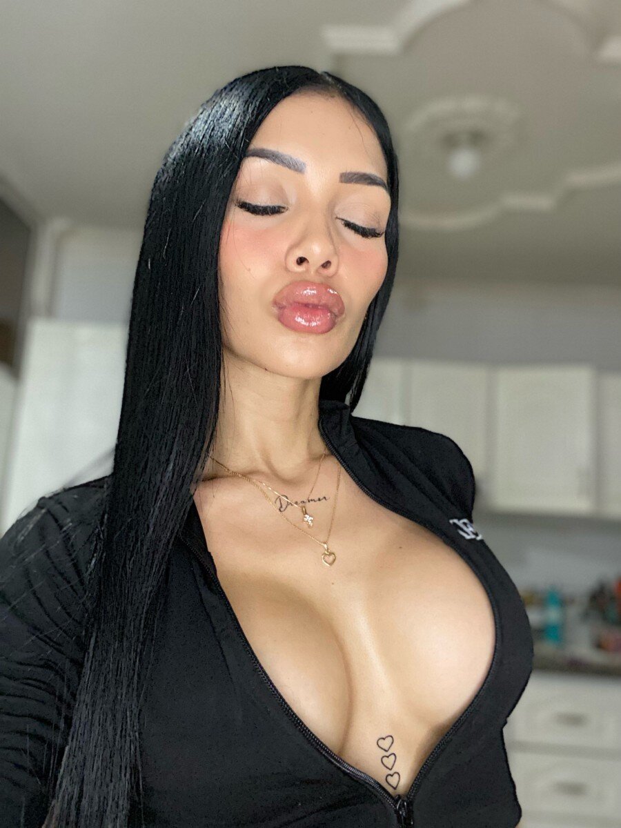 Vanessaramirez01 (@vanessaramirez01), OnlyFans creator