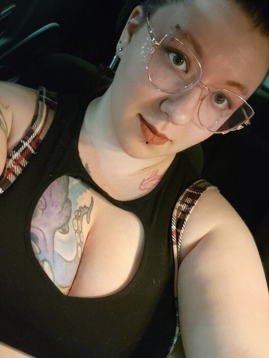 Velnathekitten (@velnathekitten), OnlyFans creator