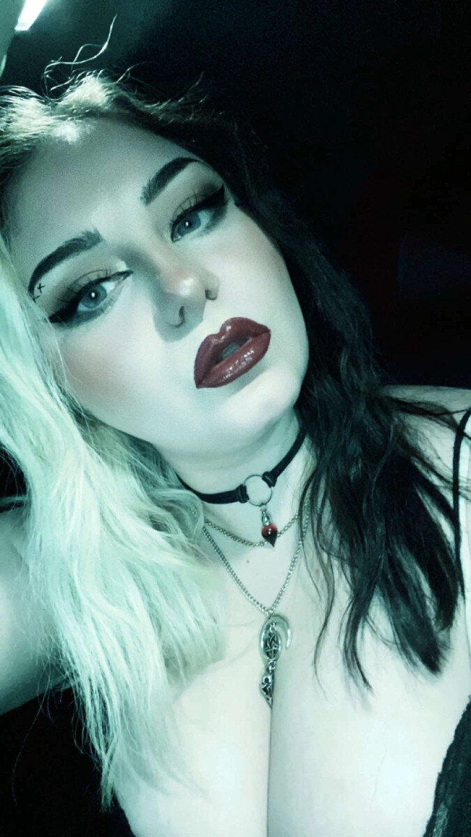 Velvetcouture94 (@velvetcouture94), OnlyFans creator