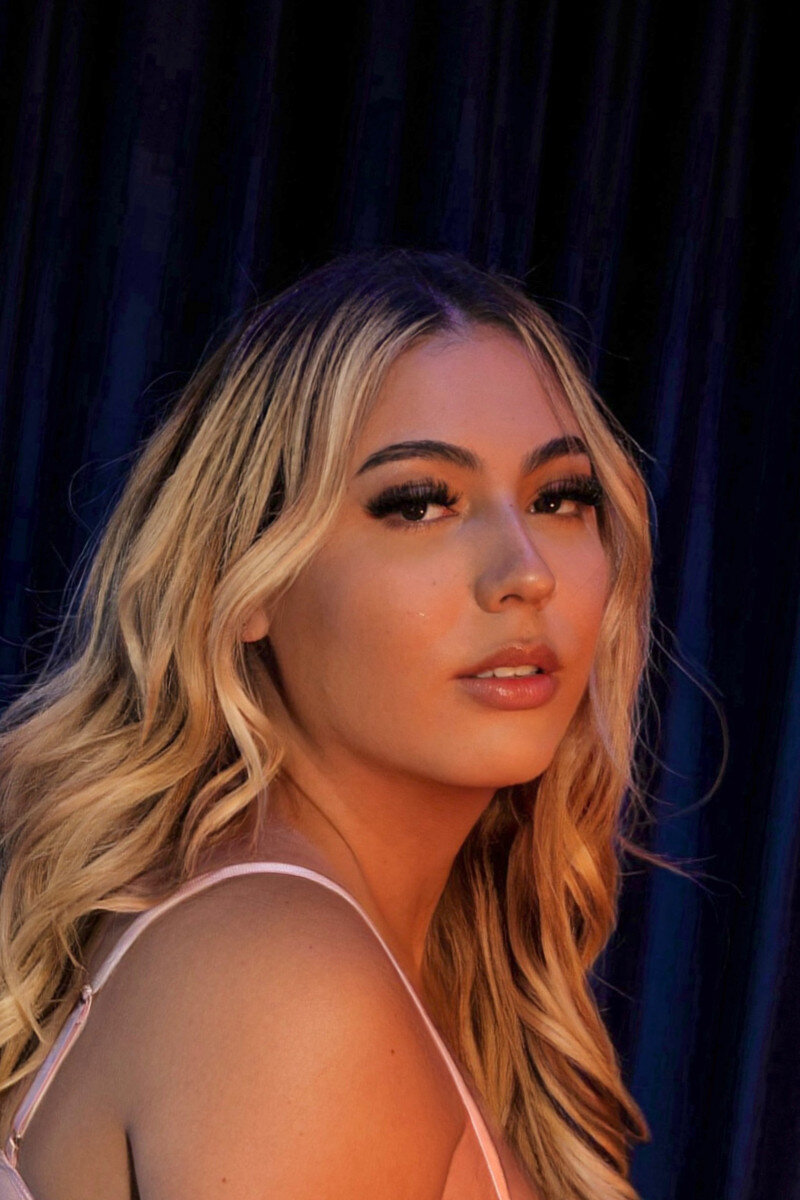 Veronicahoyoz (@veronicahoyoz), OnlyFans creator