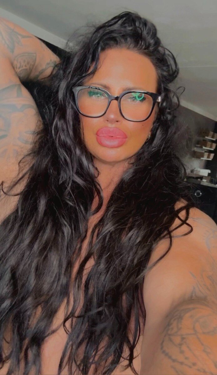 Veroniguns (@veroniguns), OnlyFans creator