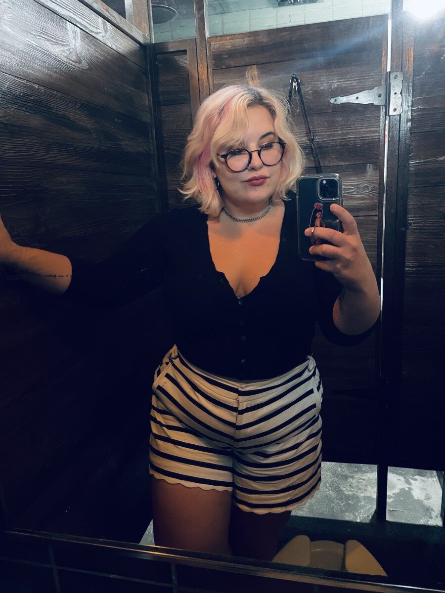 Verybadgaltuhriri (@verybadgaltuhriri), OnlyFans creator