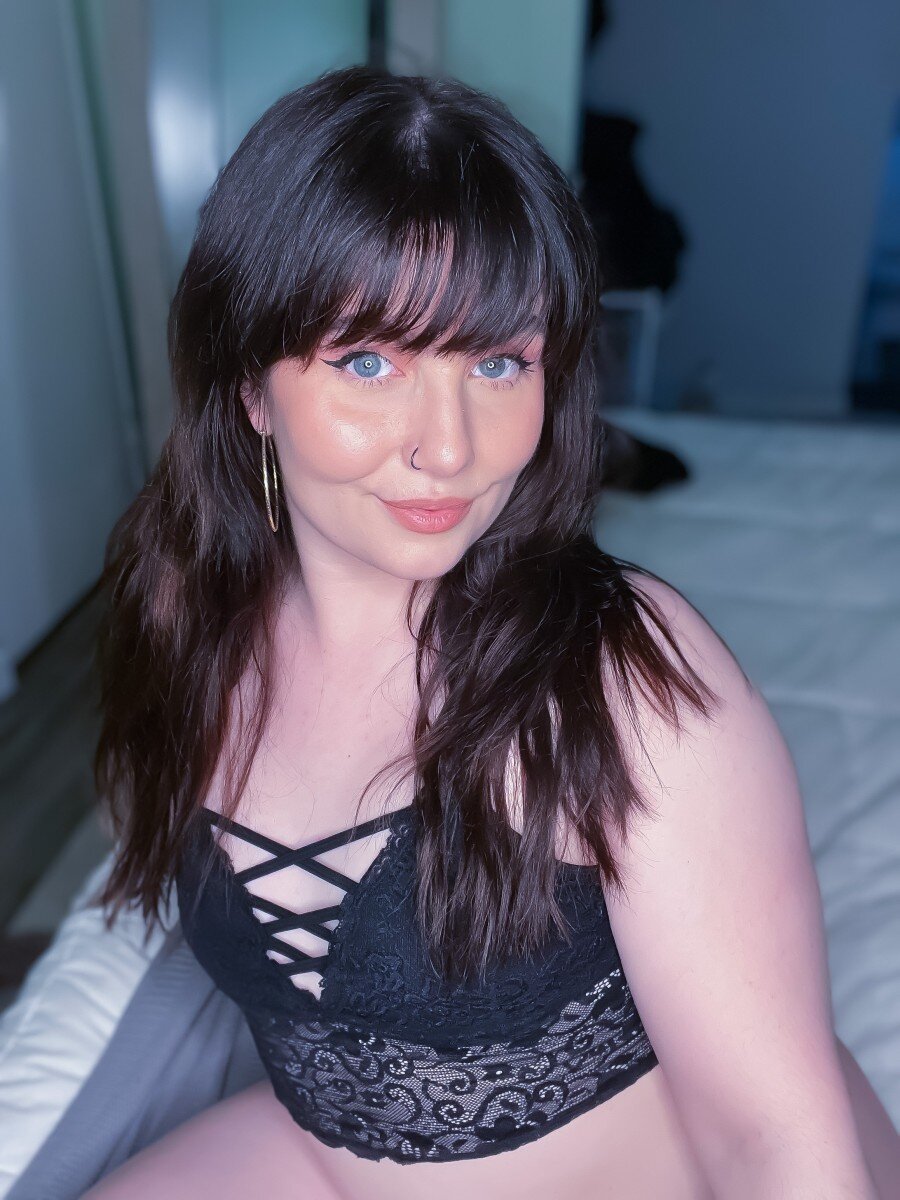 Verysmolhat (@verysmolhat), OnlyFans creator