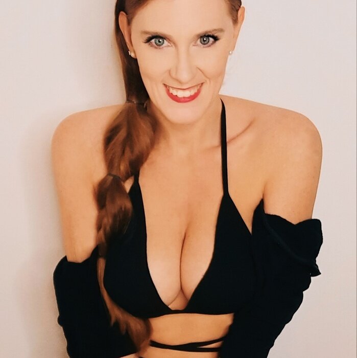 Vibingwclaudiafree (@vibingwclaudia_free), OnlyFans creator