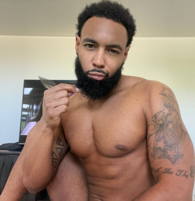 Just (@vicbabez), OnlyFans creator