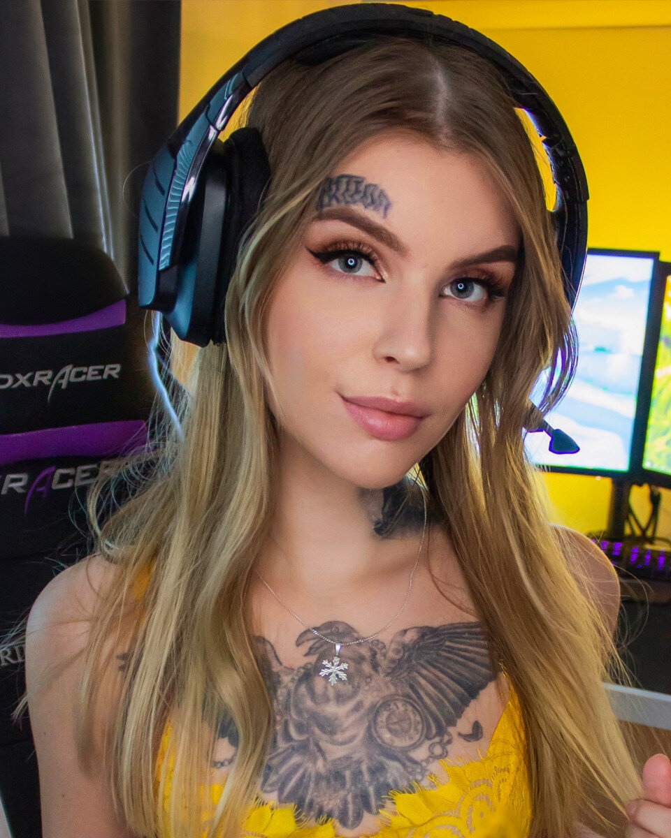 Viktoria (@vickysteez), OnlyFans creator