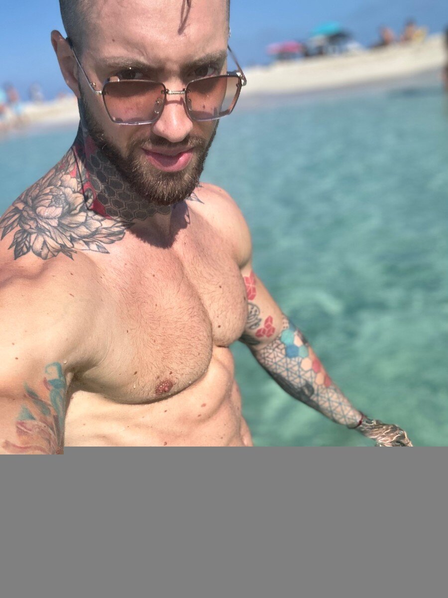 Viktoroneefree (@viktoroneefree), OnlyFans creator