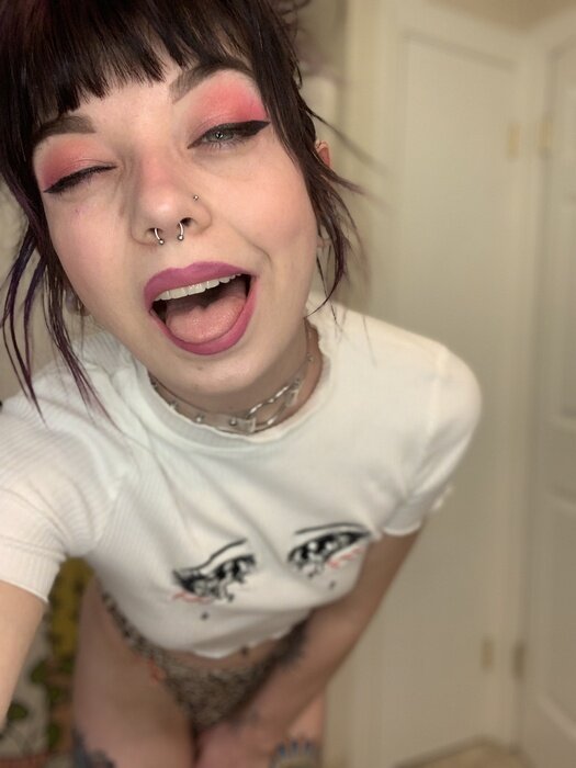 Vinylvixenluxe (@vinylvixenluxe), OnlyFans creator