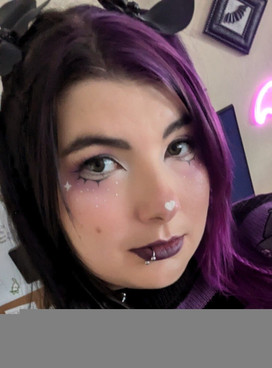 Violet613 (@violet613), OnlyFans creator