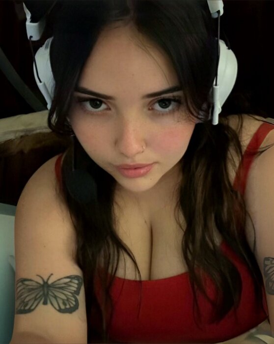 Violet (@violet_harmon), OnlyFans creator
