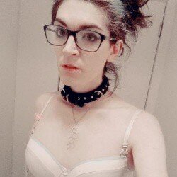 Violetastrophe (@violetastrophe), OnlyFans creator