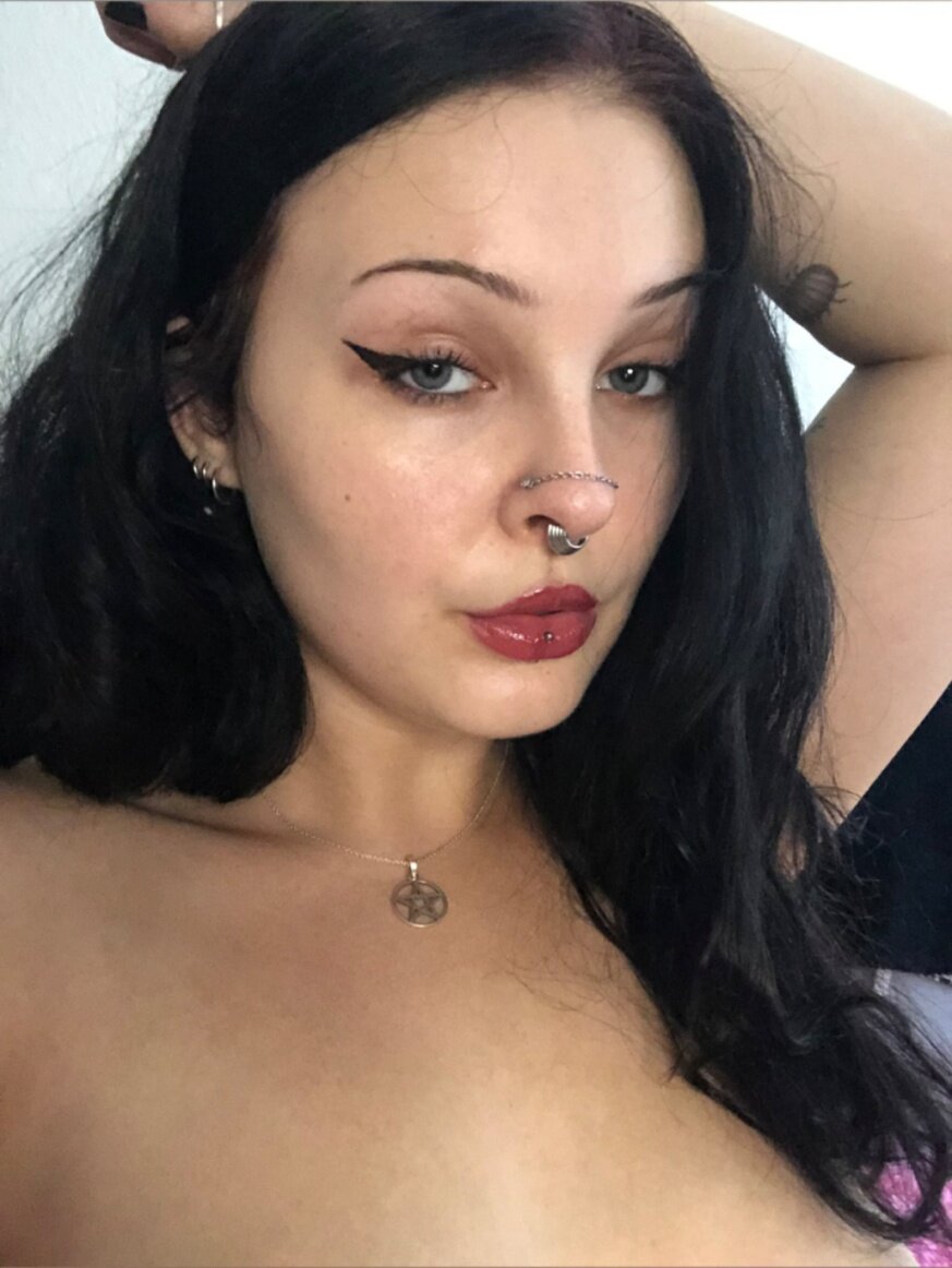 Violethunnybun (@violethunnybun), OnlyFans creator