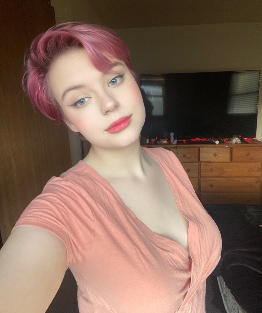Violetthevenus (@violetthevenus), OnlyFans creator