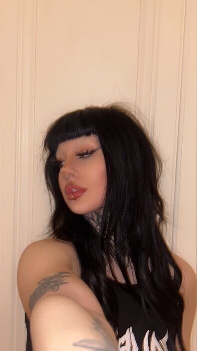 Violettterosee (@violettterosee), OnlyFans creator