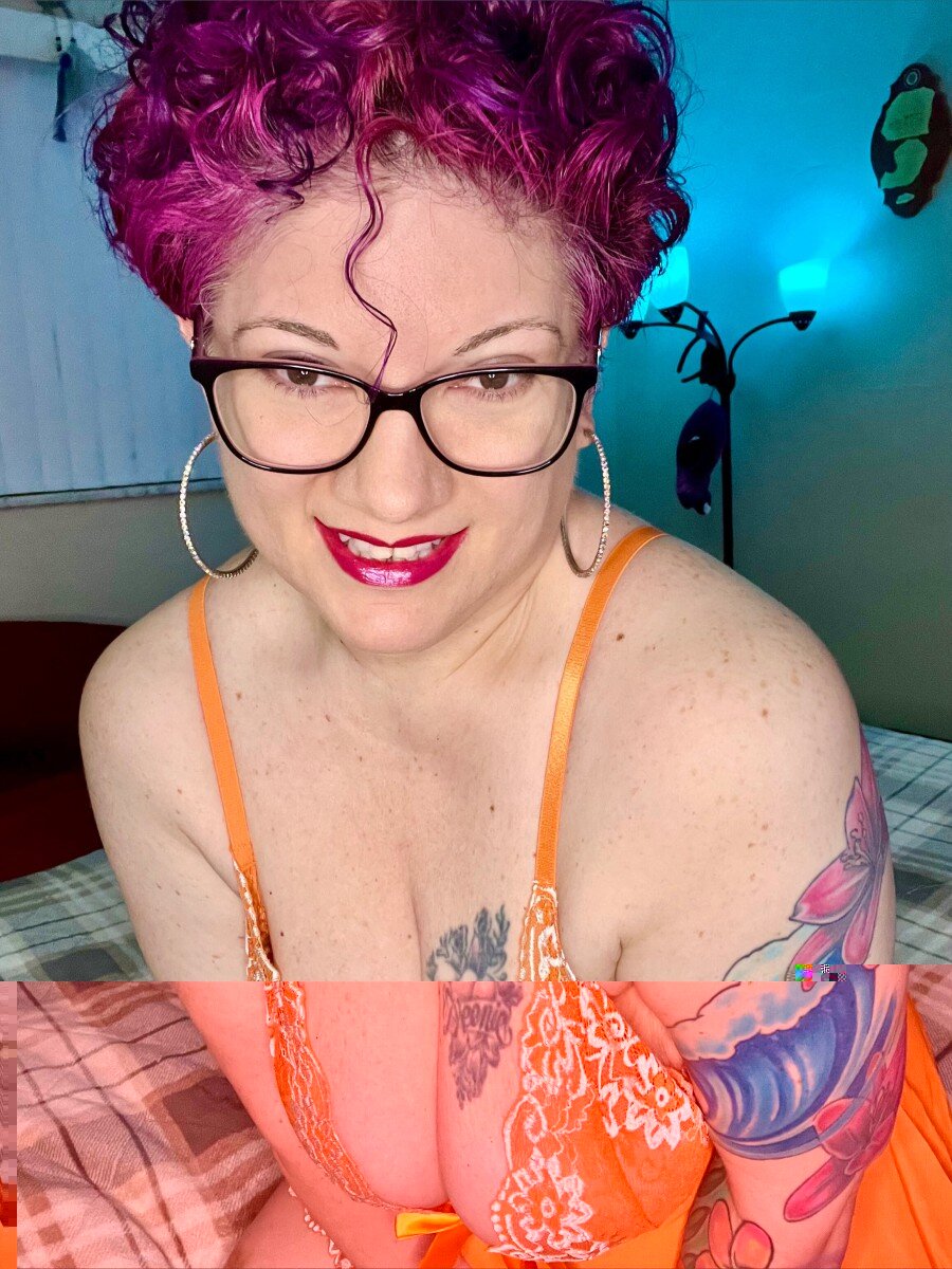 Violetvstorm76 (@violetvstorm76), OnlyFans creator