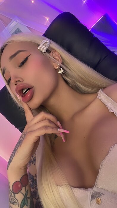 Violetweeknd (@violetweeknd), OnlyFans creator