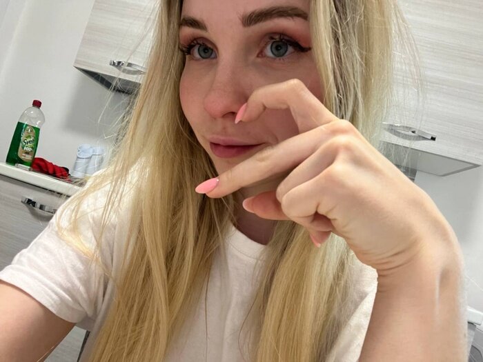 Valeria (@viphoneyy), OnlyFans creator
