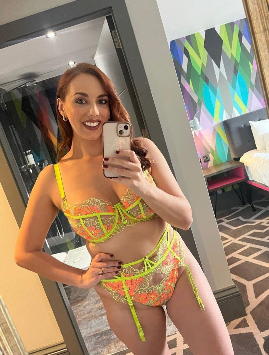 VistaWife (@vistawife), OnlyFans creator