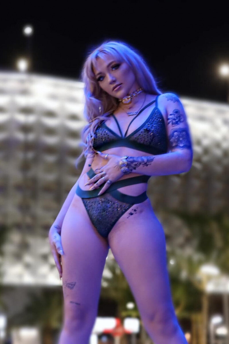 Vitavee (@vitavee), OnlyFans creator