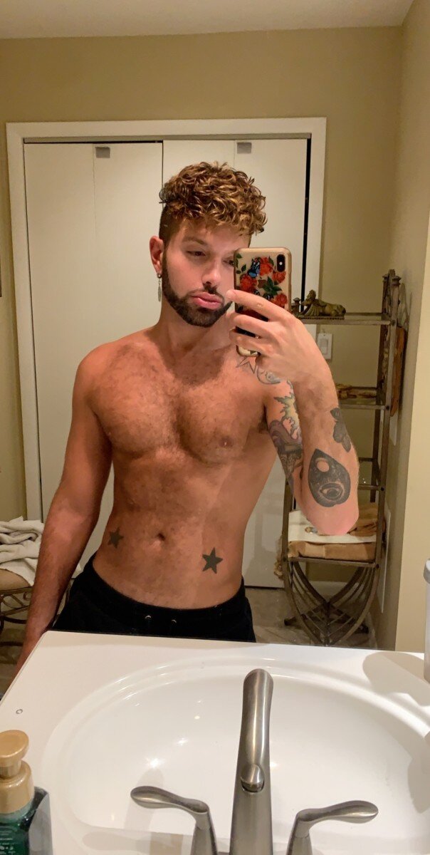 Vitovaziri (@vitovaziri), OnlyFans creator
