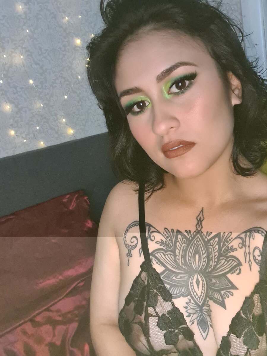Vivivixen33 (@vivi_vixen33), OnlyFans creator