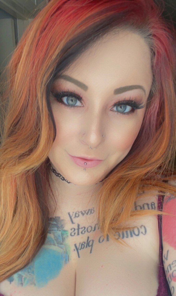 Vivvhartleigh (@vivvhartleigh), OnlyFans creator