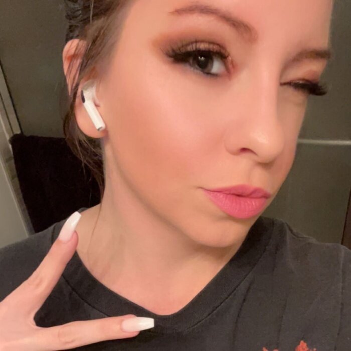 Vixenminx985 (@vixenminx985), OnlyFans creator