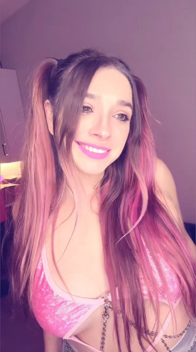 Vybrantvibesxxx (@vybrantvibesxxx), OnlyFans creator