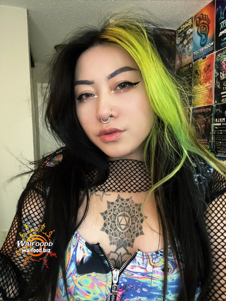 Waifoodd (@waifoodd), OnlyFans creator