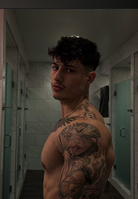 Wavvyitalian (@wavvyitalian), OnlyFans creator