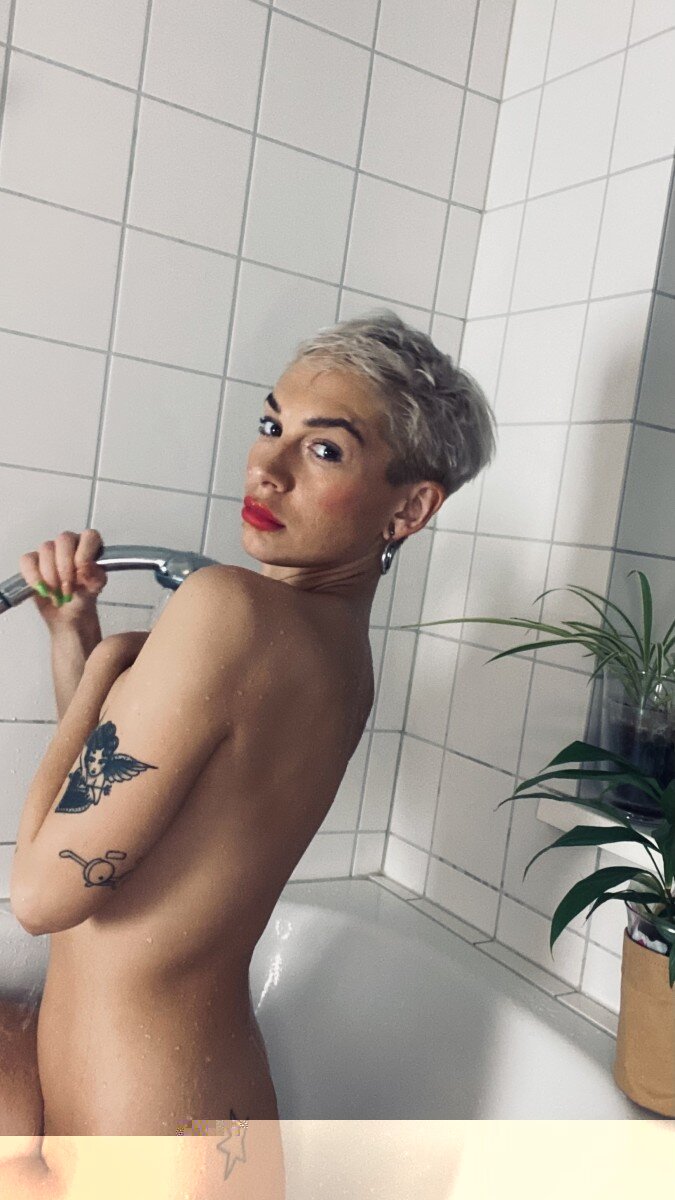 Weepibz (@weepibz), OnlyFans creator