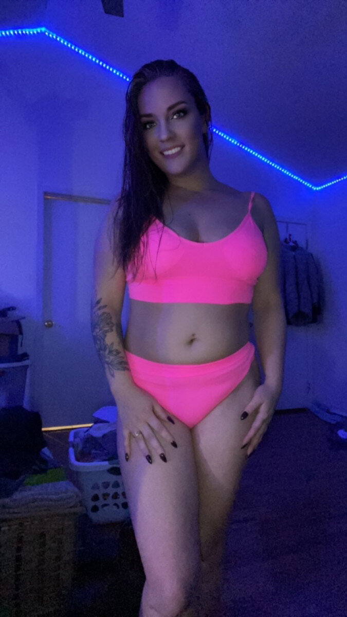 Wetwifey69 (@wetwifey69), OnlyFans creator