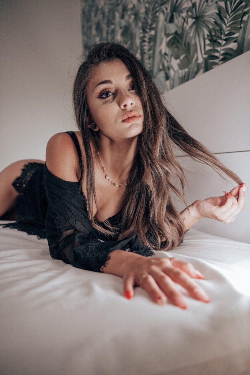 an (@white.essence), OnlyFans creator