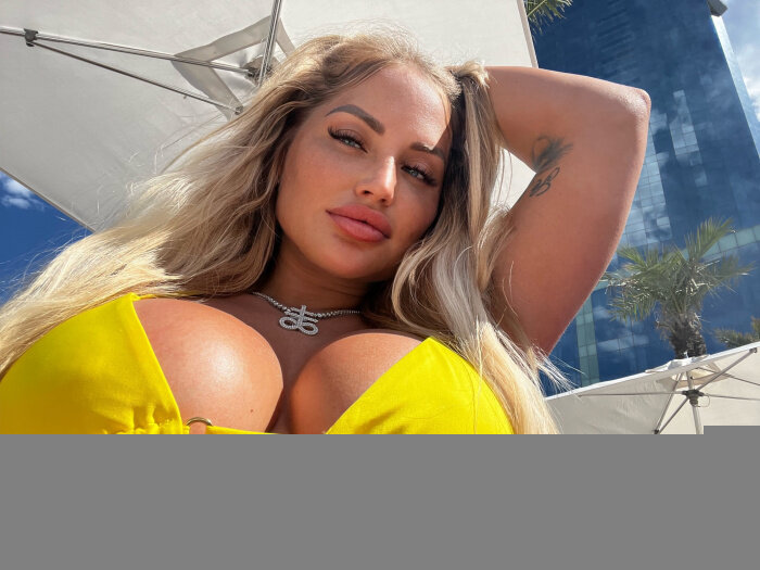 Whitebee6 (@whitebee6), OnlyFans creator