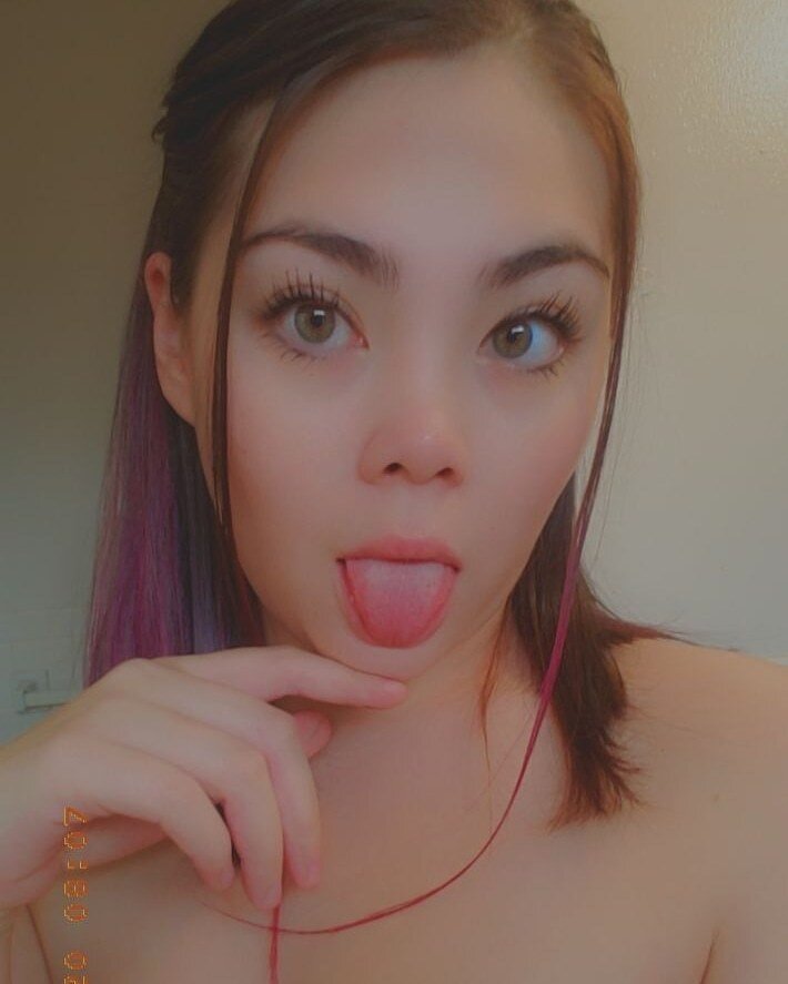 Lilly (@whitechopstick), OnlyFans creator