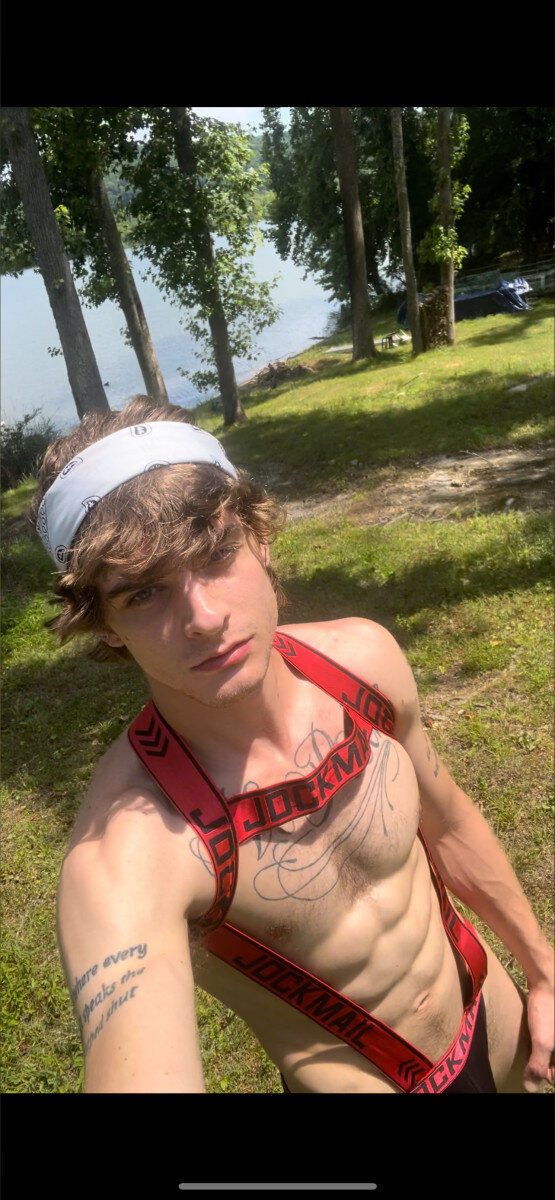 Willyt98 (@willyt98), OnlyFans creator