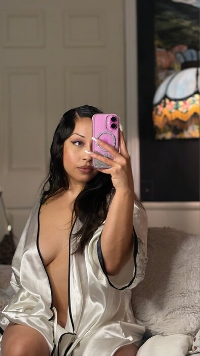 Winter444 (@winter444), OnlyFans creator