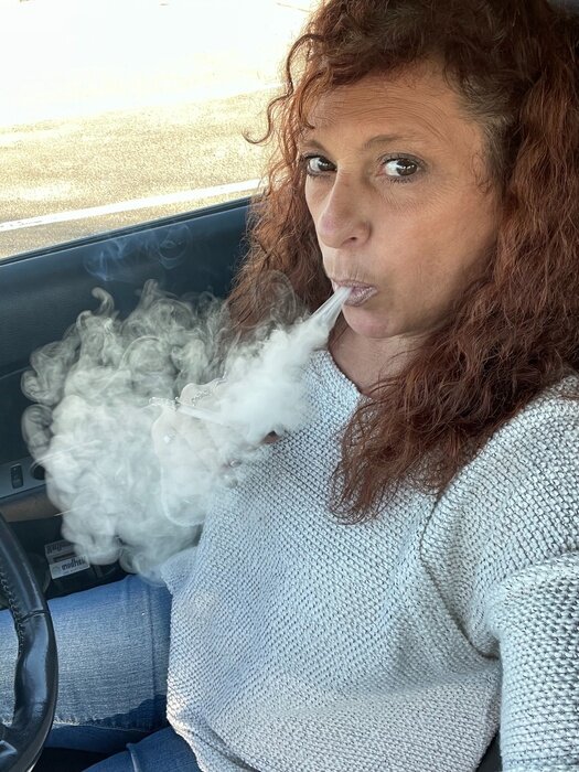 Wiscogirlsmokes (@wiscogirlsmokes), OnlyFans creator