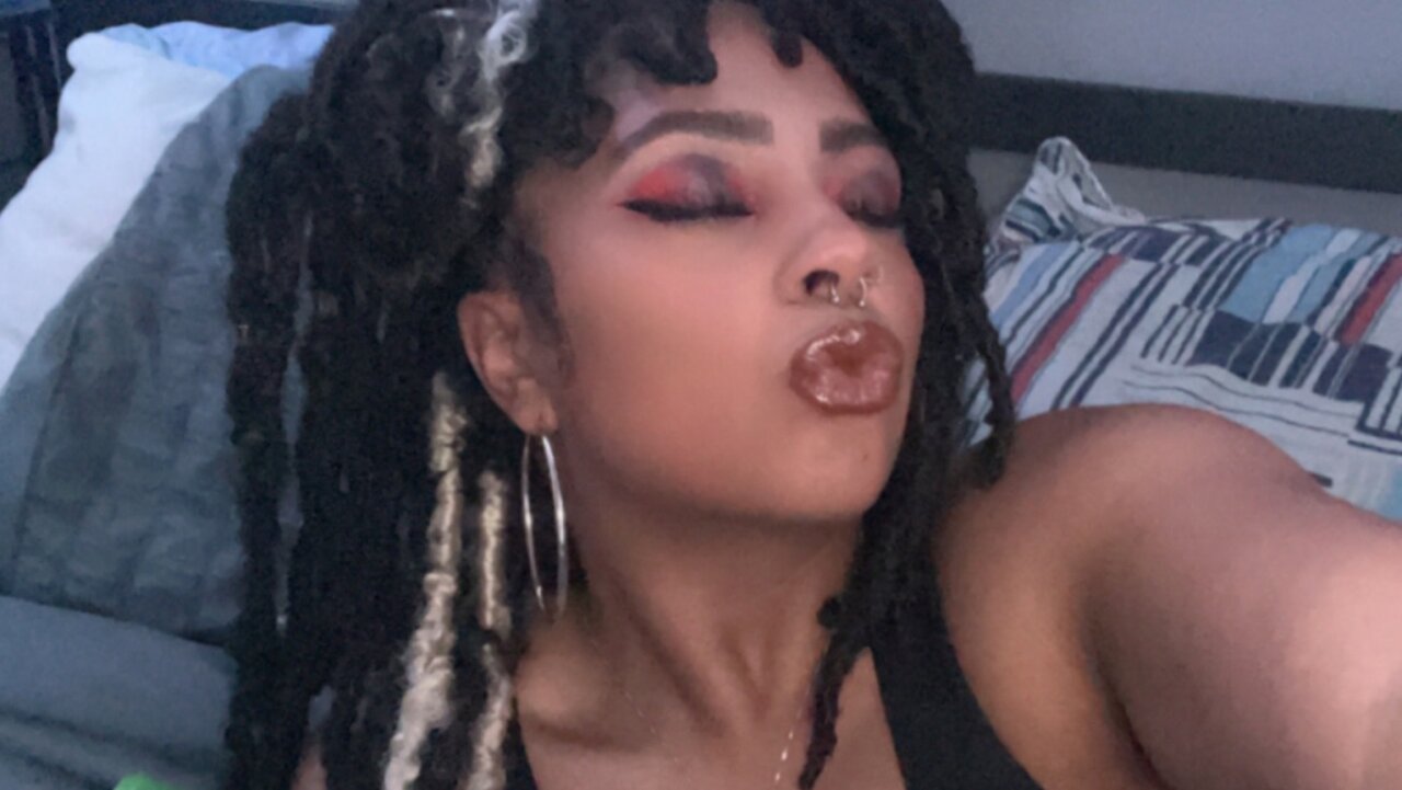 Xcaramelblondie (@x_caramelblondie), OnlyFans creator