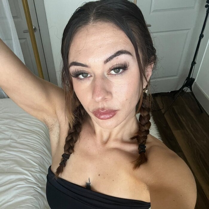 Xoalora (@xo_alora), OnlyFans creator