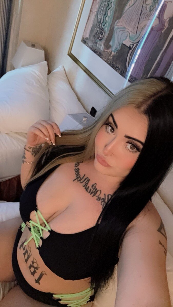 Xoravenxo (@xo_raven_xo), OnlyFans creator