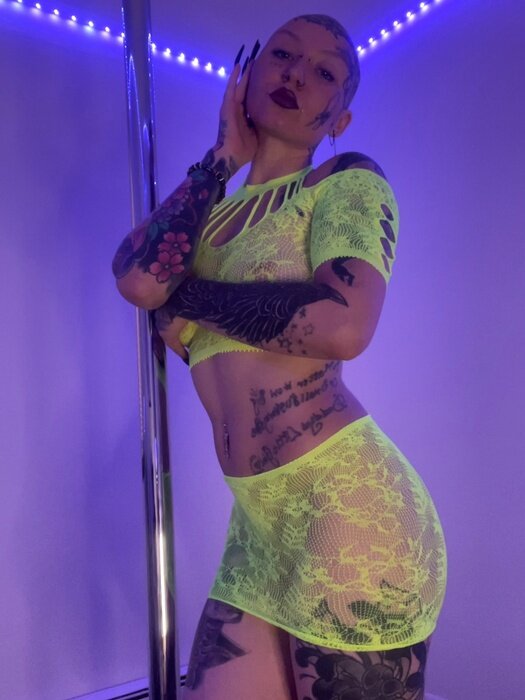 Xovalerie5150 (@xovalerie5150), OnlyFans creator