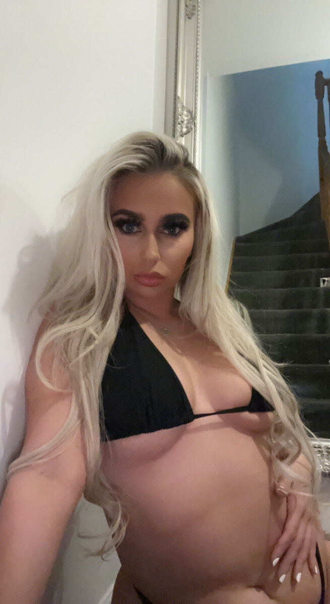 Xoxo2611 (@xoxo2611), OnlyFans creator